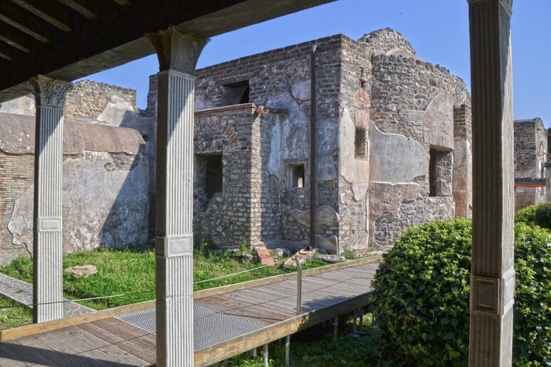 - RIPRODUZIONE RISERVATA