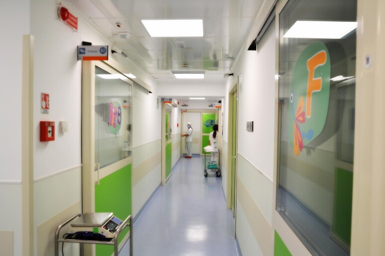 Un reparto dell 'ospedale pediatrico Bambin Gesù a Roma - RIPRODUZIONE RISERVATA
