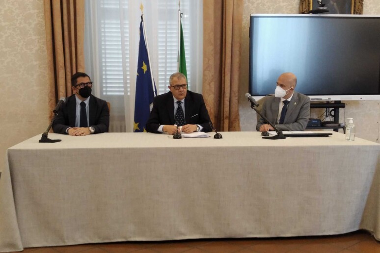 - RIPRODUZIONE RISERVATA