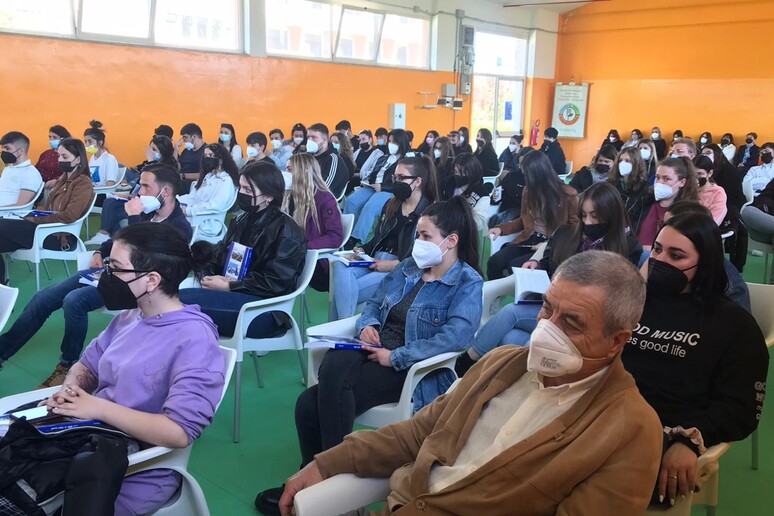 - RIPRODUZIONE RISERVATA