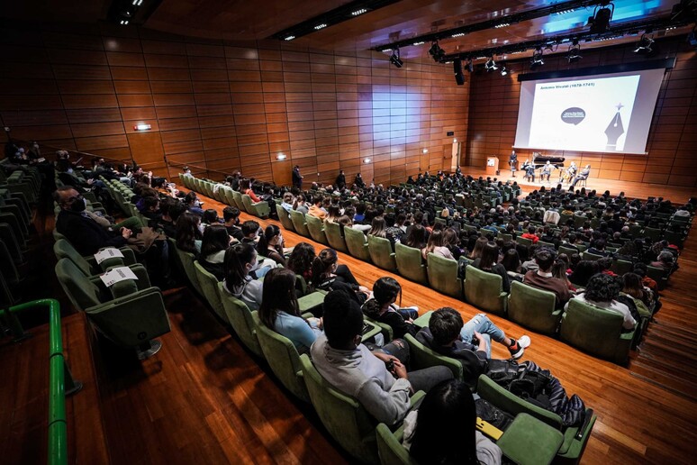- RIPRODUZIONE RISERVATA