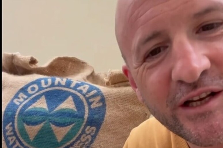 Francesco Sanapo, titolare di Ditta Artigianale, fermo immagine da Facebook - RIPRODUZIONE RISERVATA
