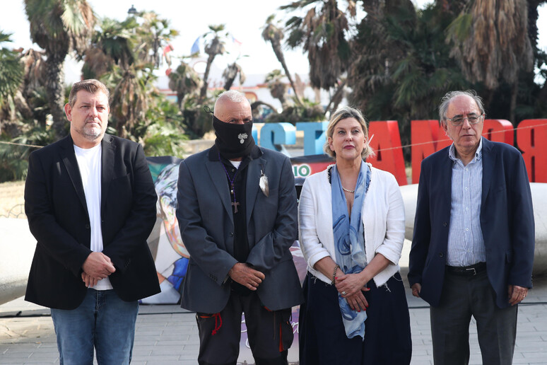 - RIPRODUZIONE RISERVATA