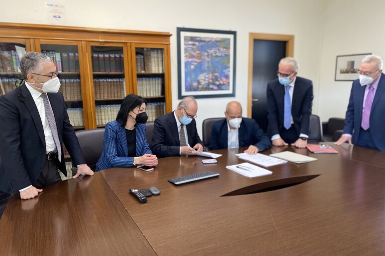 - RIPRODUZIONE RISERVATA