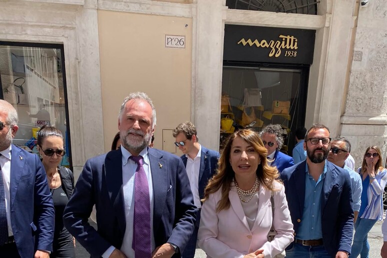 - RIPRODUZIONE RISERVATA