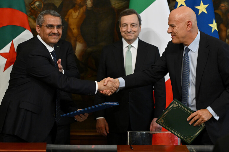 - RIPRODUZIONE RISERVATA