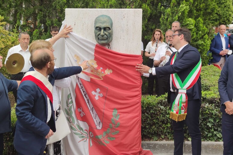 - RIPRODUZIONE RISERVATA