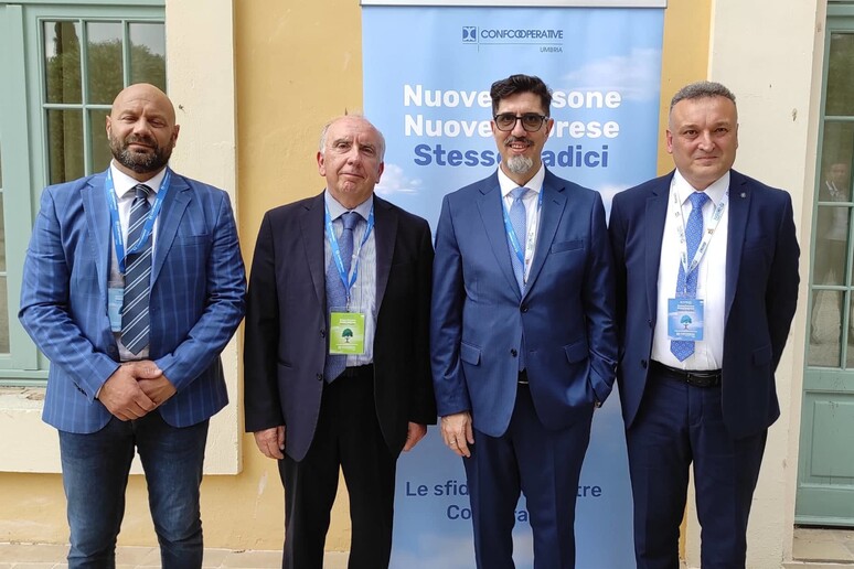 - RIPRODUZIONE RISERVATA