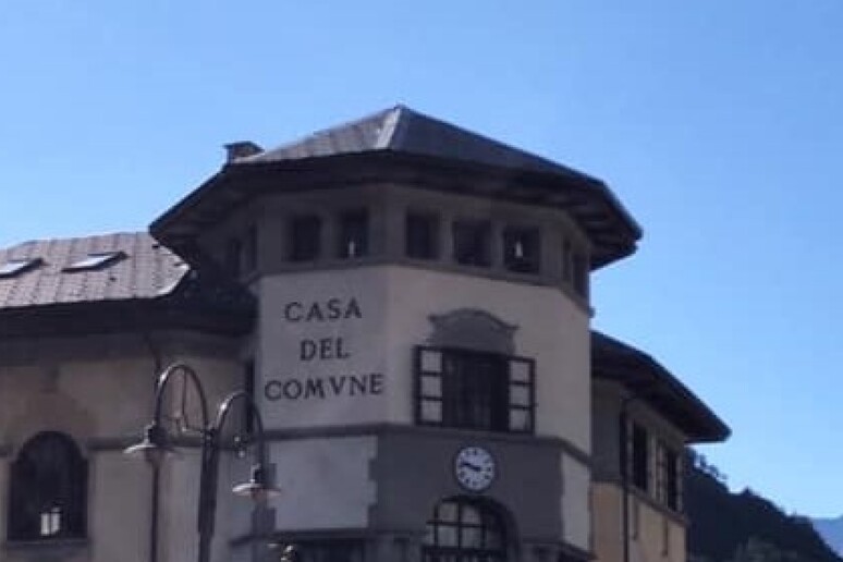 - RIPRODUZIONE RISERVATA