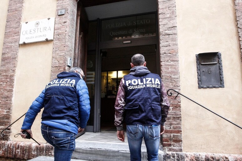 - RIPRODUZIONE RISERVATA