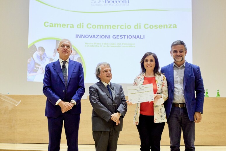 - RIPRODUZIONE RISERVATA