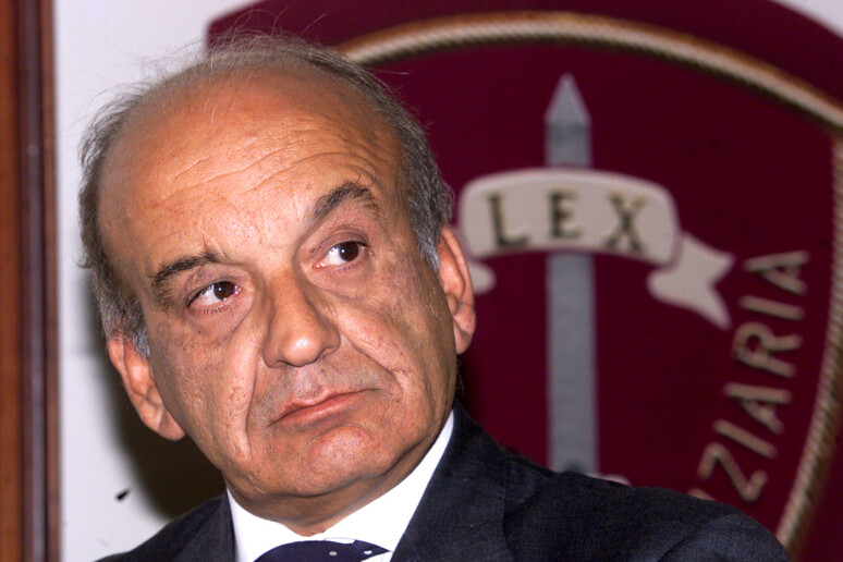 -     RIPRODUZIONE RISERVATA