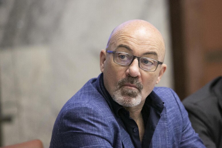 - RIPRODUZIONE RISERVATA