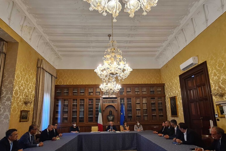 - RIPRODUZIONE RISERVATA