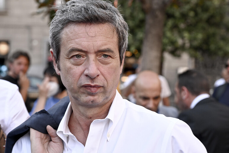 - RIPRODUZIONE RISERVATA