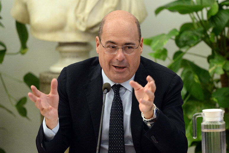 - RIPRODUZIONE RISERVATA