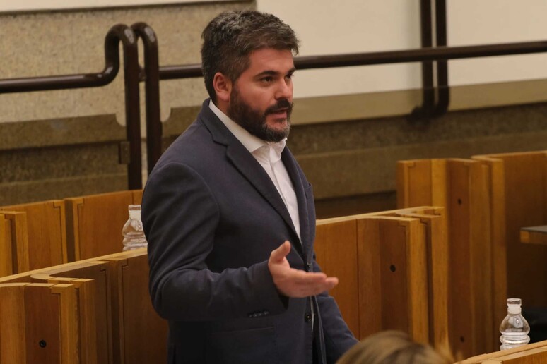 - RIPRODUZIONE RISERVATA