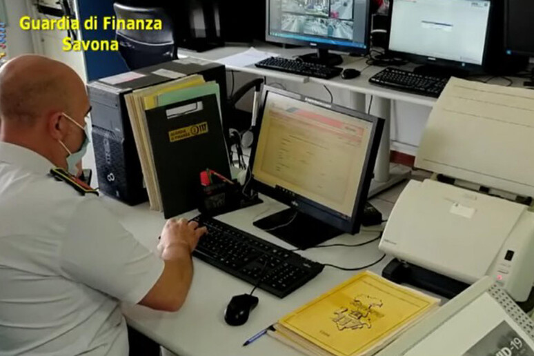 - RIPRODUZIONE RISERVATA