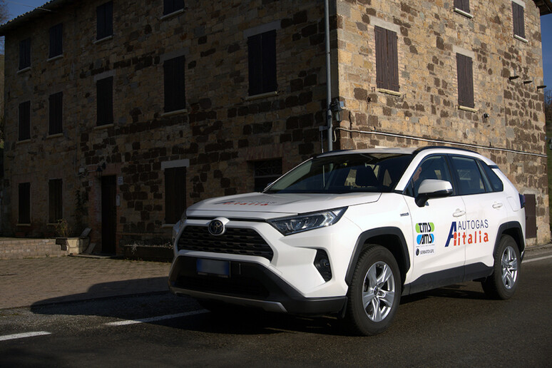 Benzina full hybrid con aggiunta Gpl, Toyota Rav4 più green - RIPRODUZIONE RISERVATA