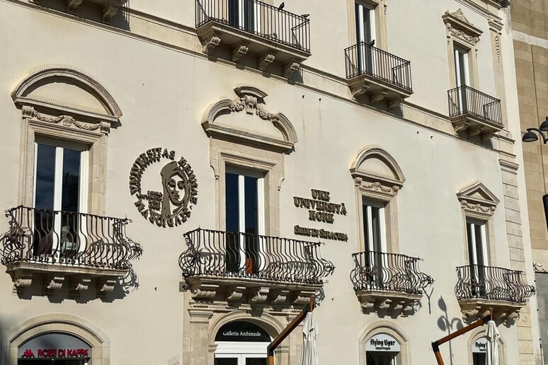 - RIPRODUZIONE RISERVATA