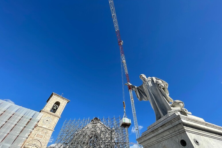 - RIPRODUZIONE RISERVATA