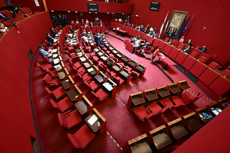 - RIPRODUZIONE RISERVATA