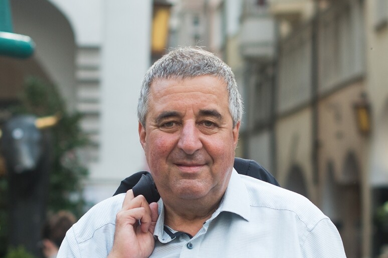 - RIPRODUZIONE RISERVATA