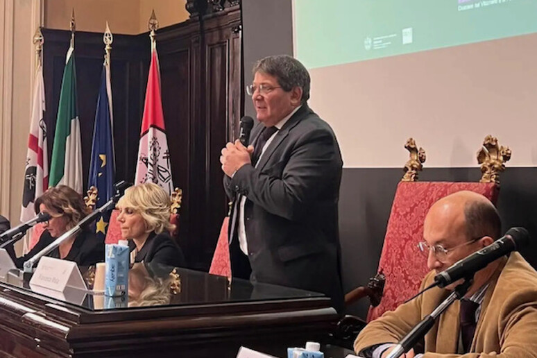 - RIPRODUZIONE RISERVATA
