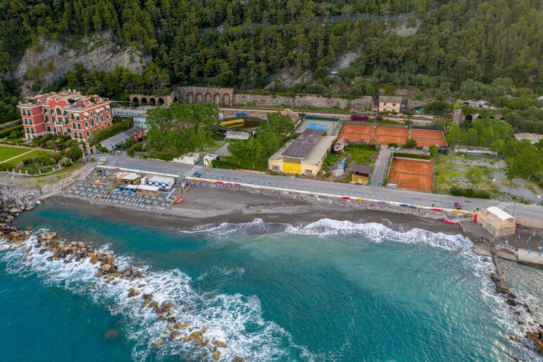 - RIPRODUZIONE RISERVATA
