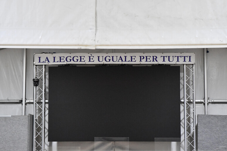 - RIPRODUZIONE RISERVATA