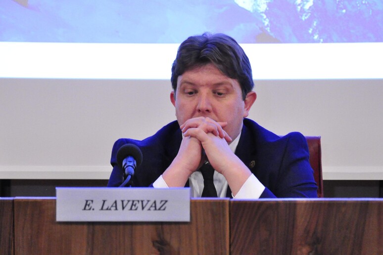 - RIPRODUZIONE RISERVATA
