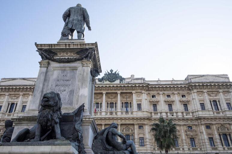 - RIPRODUZIONE RISERVATA