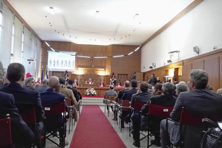 - RIPRODUZIONE RISERVATA