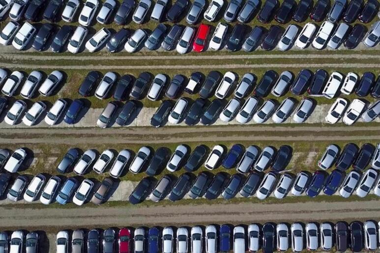 Vola il mercato auto italiano, +29,2% in aprile - RIPRODUZIONE RISERVATA