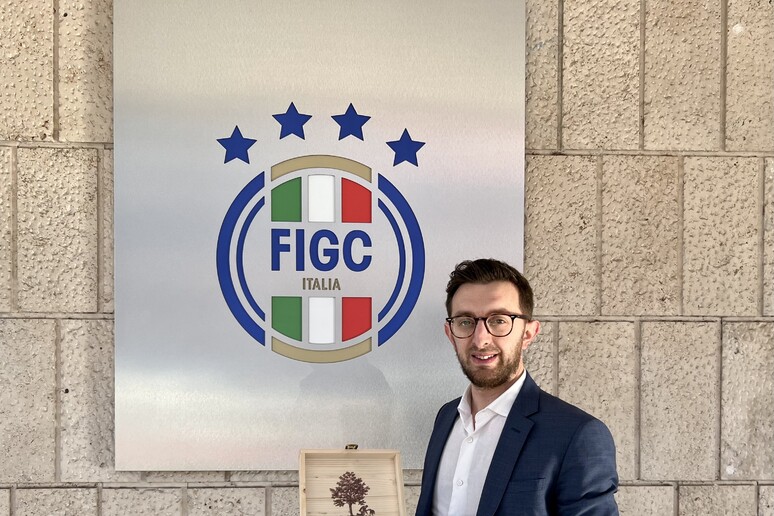 - RIPRODUZIONE RISERVATA