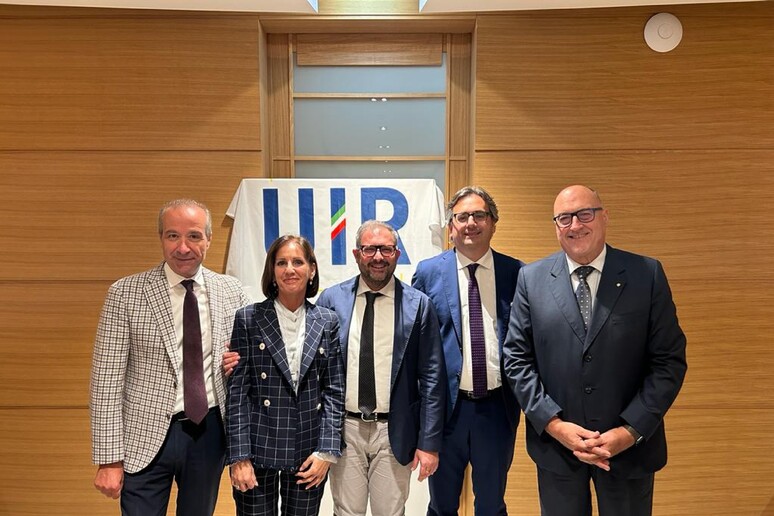 - RIPRODUZIONE RISERVATA