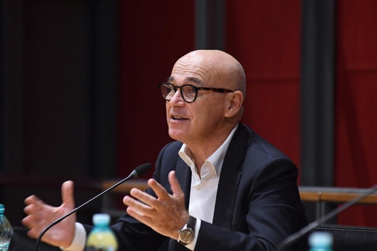 - RIPRODUZIONE RISERVATA
