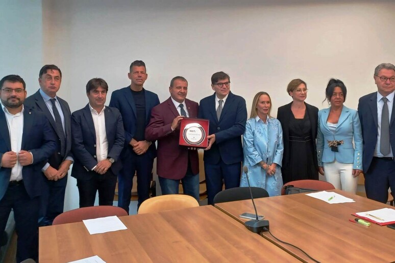 - RIPRODUZIONE RISERVATA