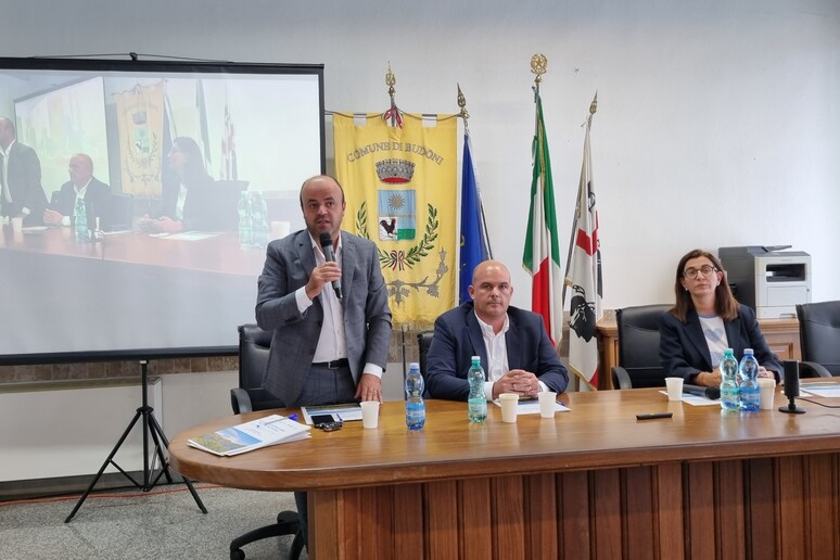 - RIPRODUZIONE RISERVATA