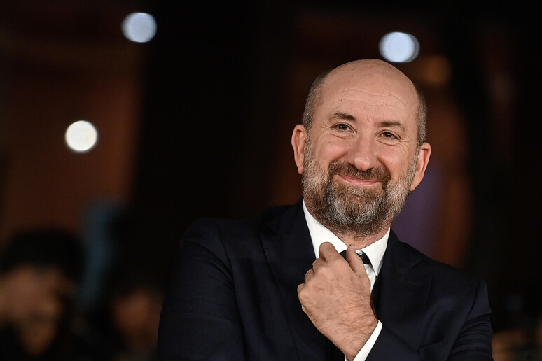 -     RIPRODUZIONE RISERVATA