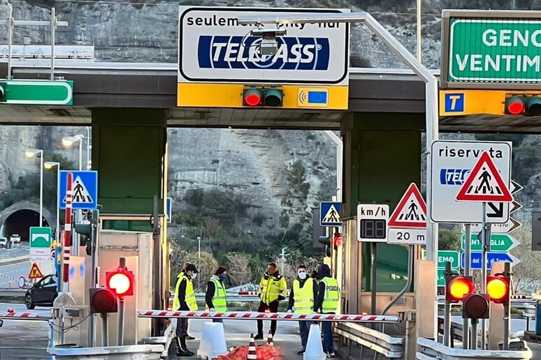 - RIPRODUZIONE RISERVATA