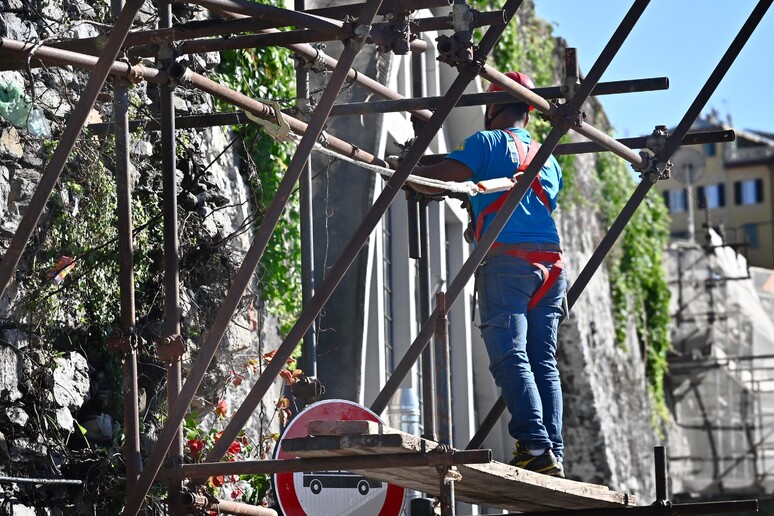 - RIPRODUZIONE RISERVATA