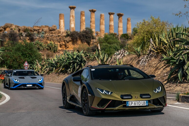 Lamborghini Esperienza Giro nel 2023 è arrivata in Sicilia - RIPRODUZIONE RISERVATA