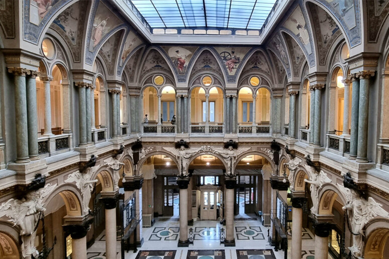 - RIPRODUZIONE RISERVATA