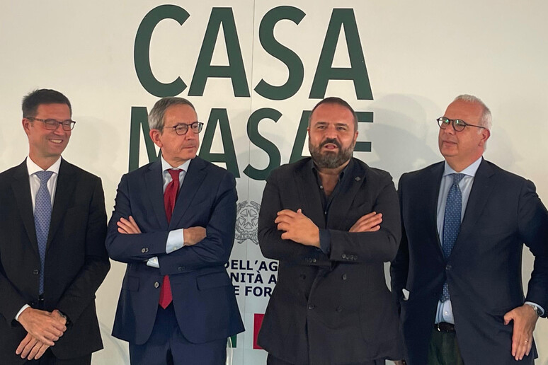 - RIPRODUZIONE RISERVATA