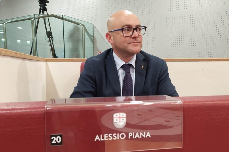 - RIPRODUZIONE RISERVATA