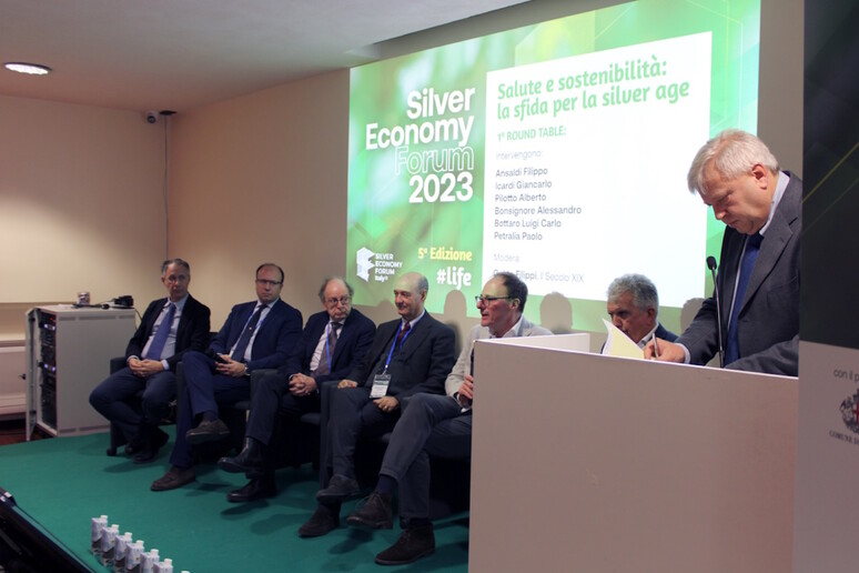 - RIPRODUZIONE RISERVATA