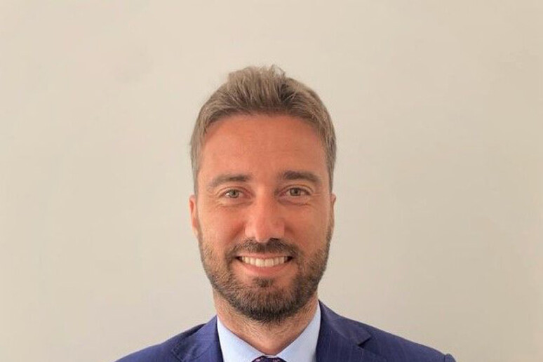 - RIPRODUZIONE RISERVATA