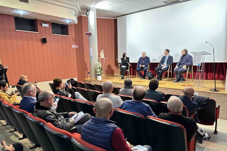 - RIPRODUZIONE RISERVATA