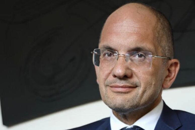 - RIPRODUZIONE RISERVATA